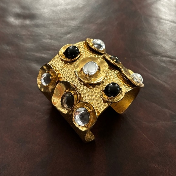 Amazing wide gold plated cuff bracelet - Picture 4 of 9